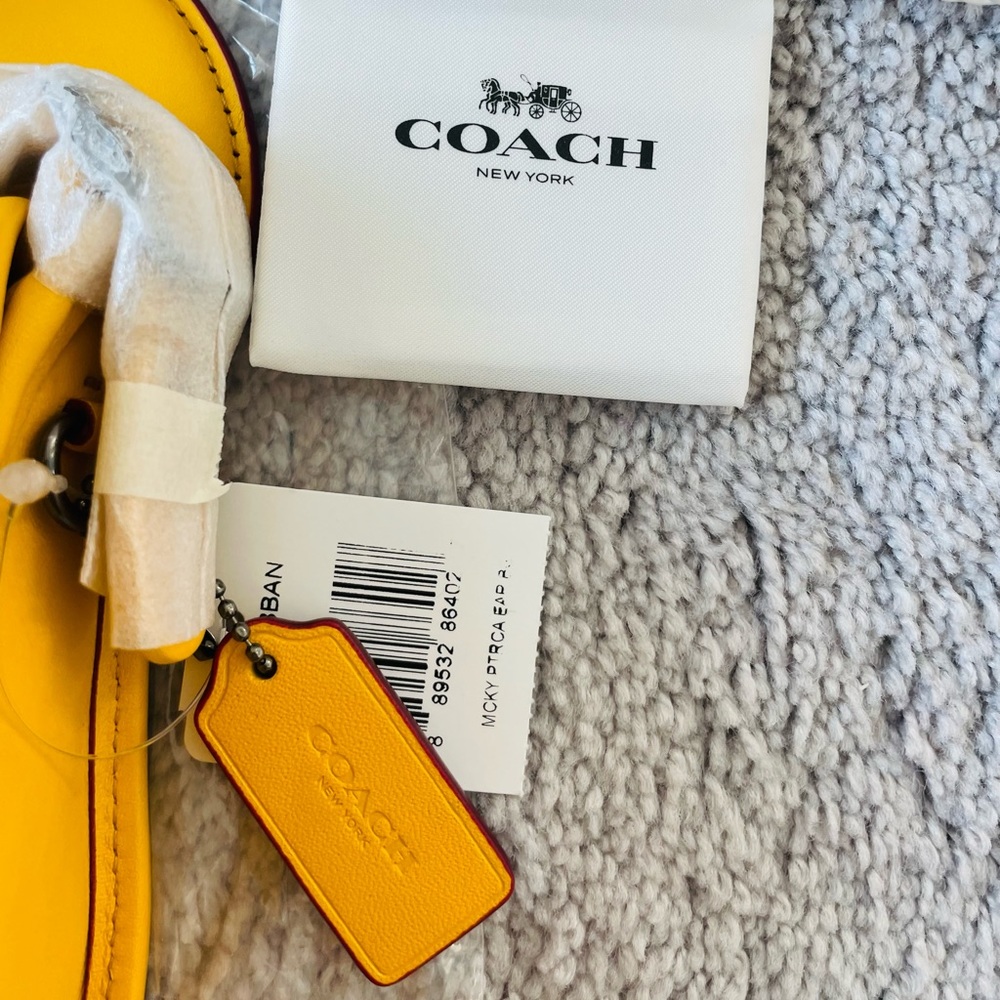 New authentic Coach Disney, Crossbody with Mickey Mouse ears, in banana color. - Picture 2 of 7